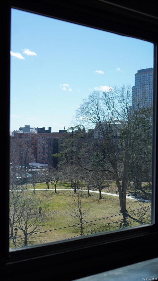 Building Photo - 21 Lake St