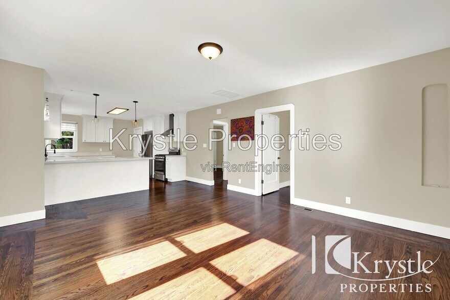 Building Photo - 105 Hill Dr