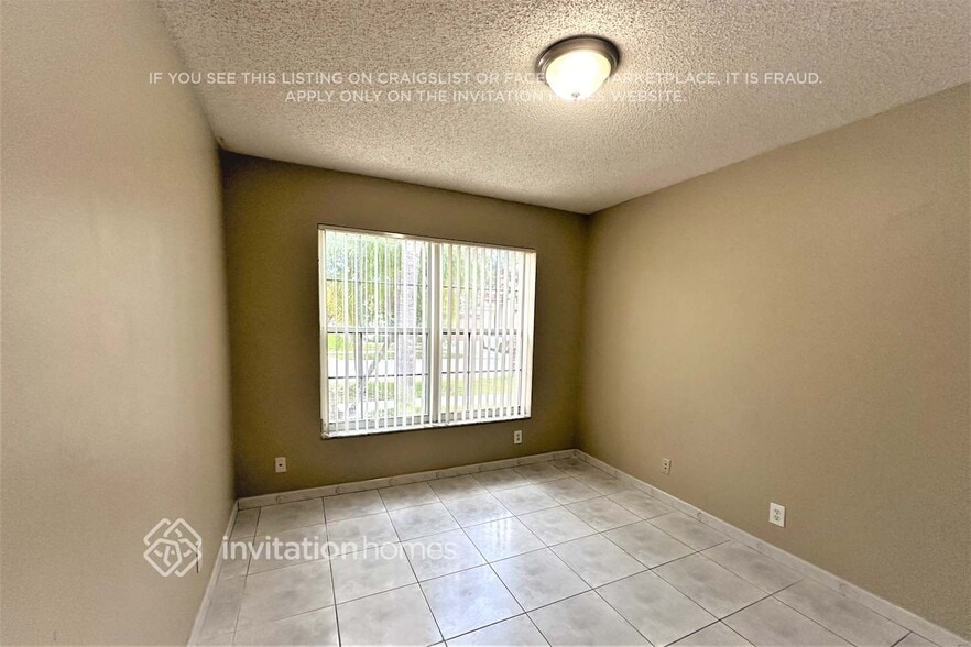Building Photo - 1868 SW 177th Ave