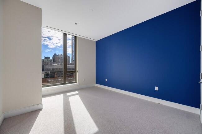 Building Photo - 1550 N Clark St