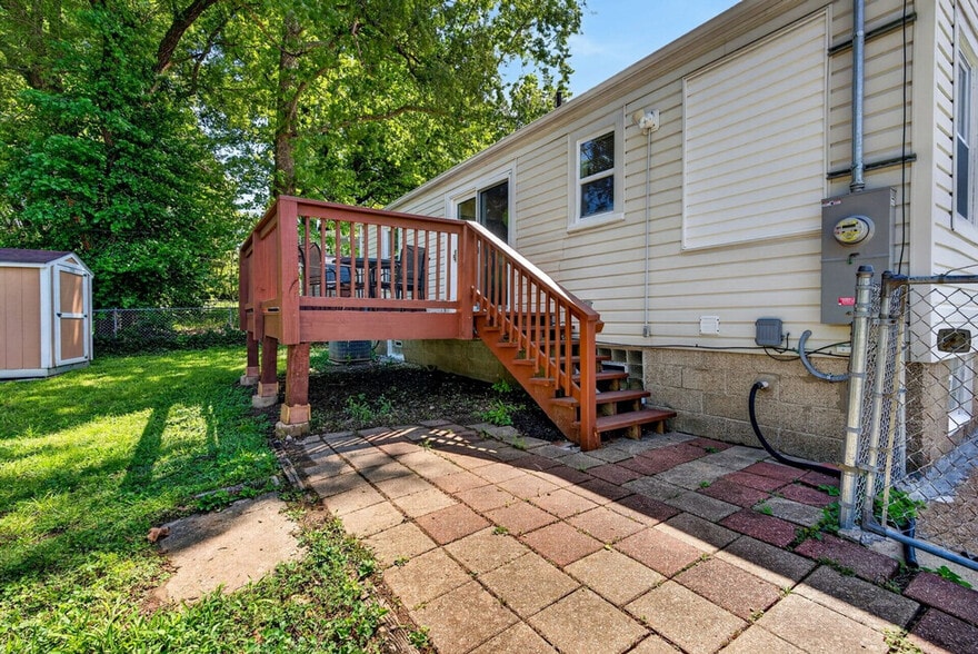Building Photo - 8821 Kendale Dr