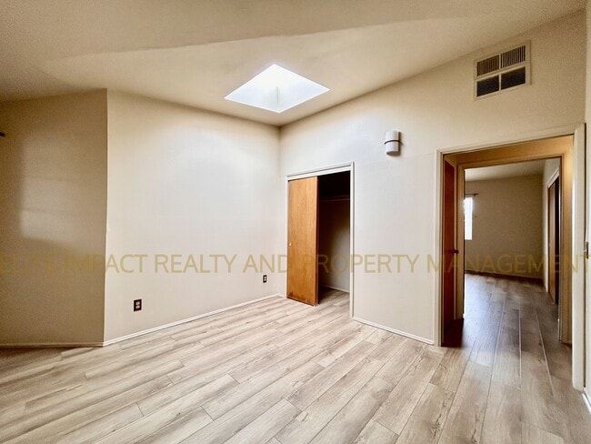Building Photo - 3215 N Cherry Ave