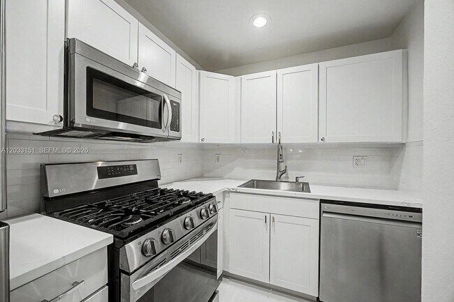 Building Photo - 1205 Mariposa Ave