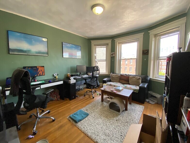 Building Photo - 440 Park Dr
