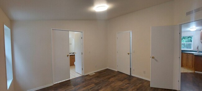 Building Photo - 6740 Greystone Ln