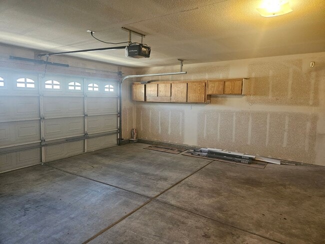 Building Photo - 3 Bedroom Home in Holiday Shores