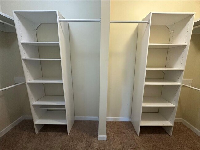 Building Photo - 235 Wellington Pl