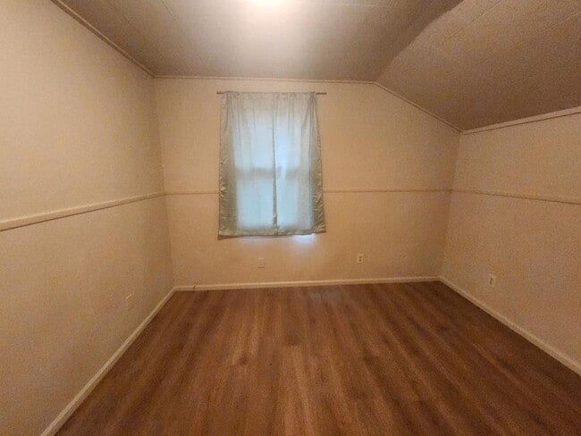 Building Photo - 2 bedroom 1 bath home