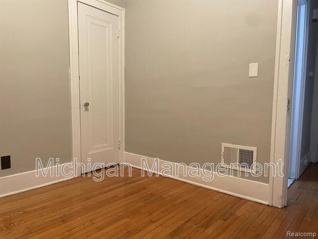Building Photo - 14567 Mettetal St