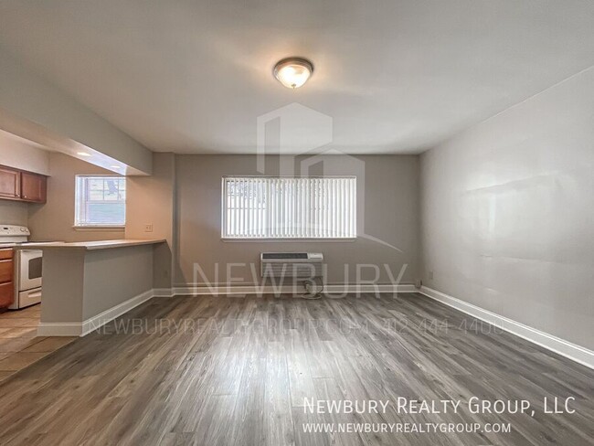 Building Photo - Bright & Modern One-Bedroom Apartment in P...