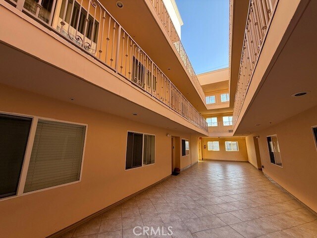 Building Photo - 13525 Vanowen St