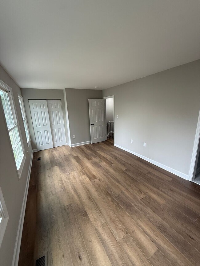 Building Photo - 5853 Suitland Rd