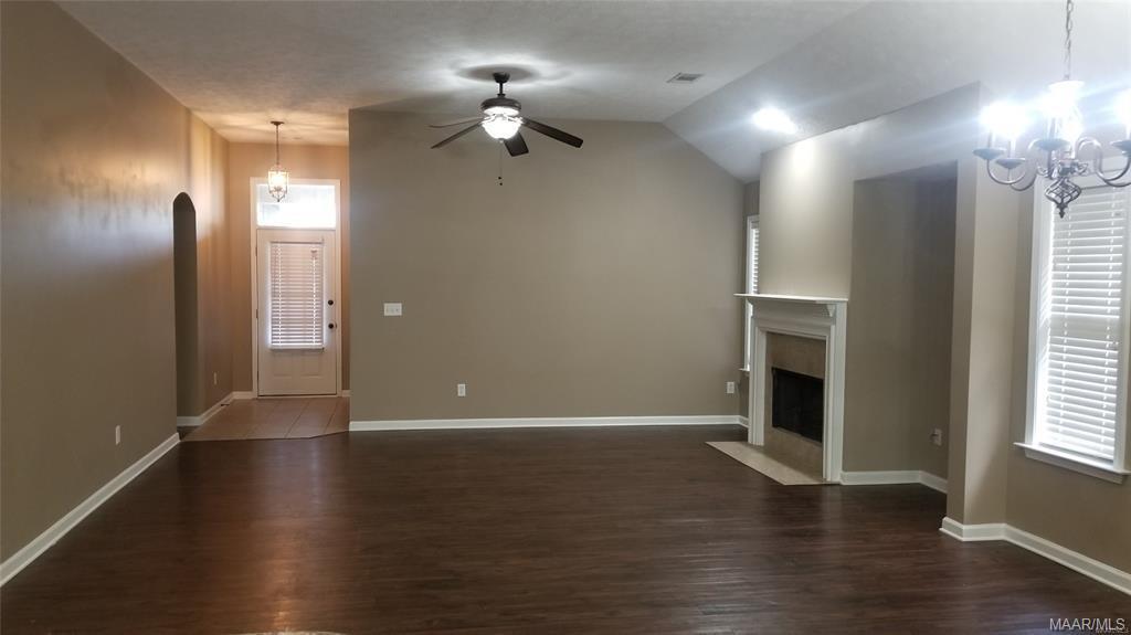 Building Photo - 9001 Saw Tooth Loop