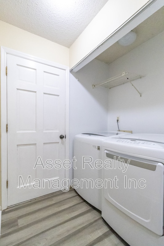 Building Photo - 1405 Wenlock Rd