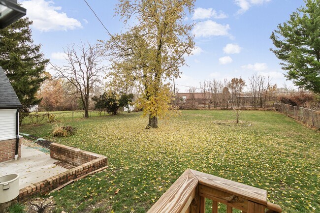 Building Photo - 635 E Prairie Ave