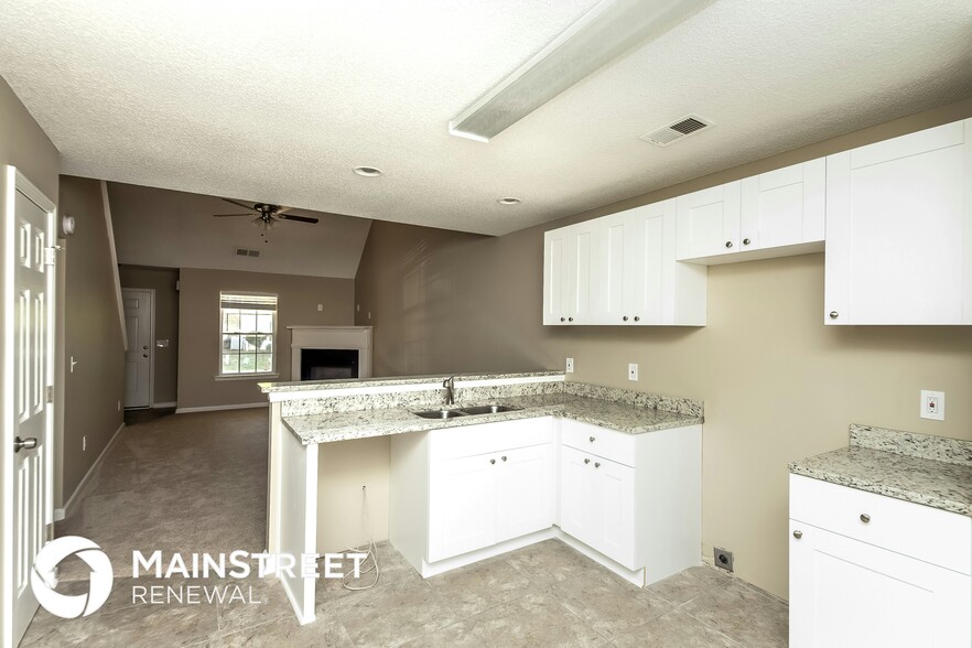 Building Photo - 353 Coral Cir