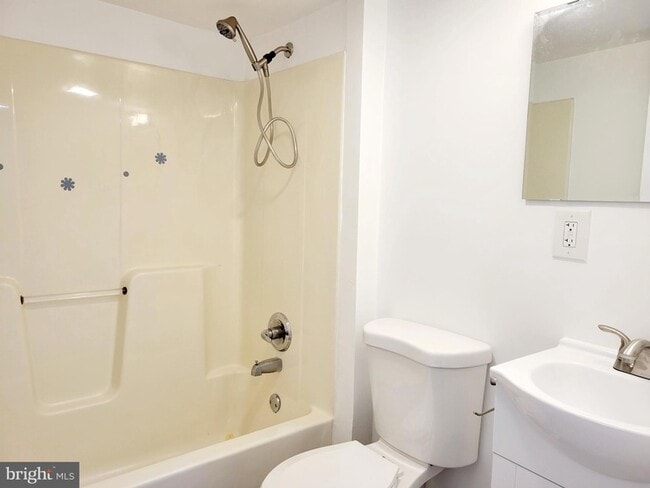 Building Photo - 235 Kern St