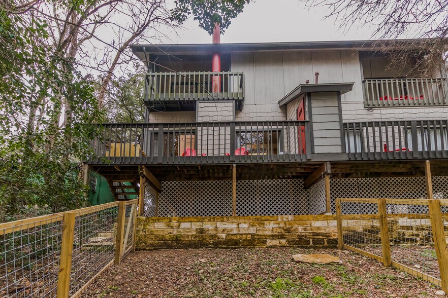 Building Photo - 2008 Jones Rd