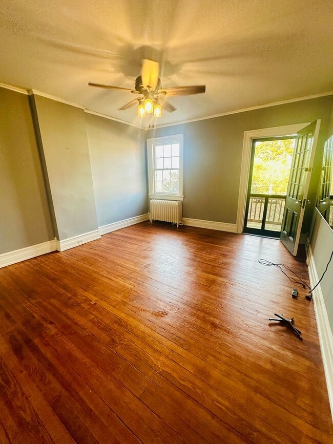 Building Photo - Charming 3bdrm/1.5bth Home Conveniently Located in Richmond's Carytown Area w/Private Balcony!!