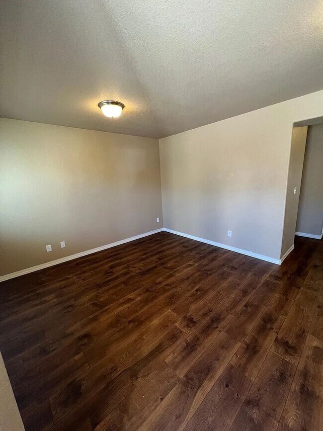 Building Photo - *COMING SOON* 3 Bedroom near Carson and Pe...