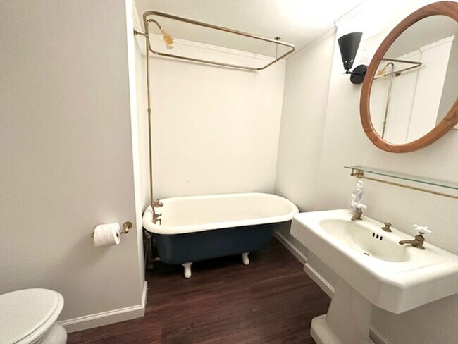 Building Photo - Private room for rent in Laurlhurst