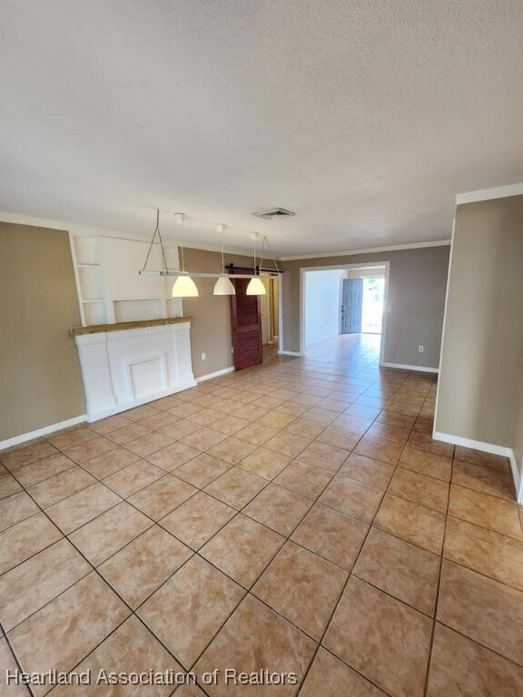 Building Photo - 2636 Queenswood Dr