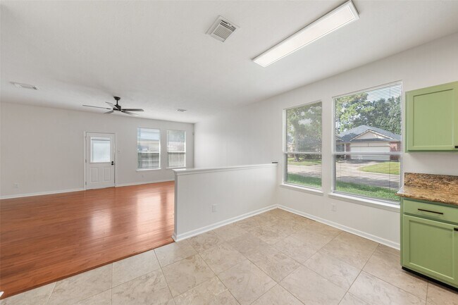 Building Photo - 923 Shirefield Ln