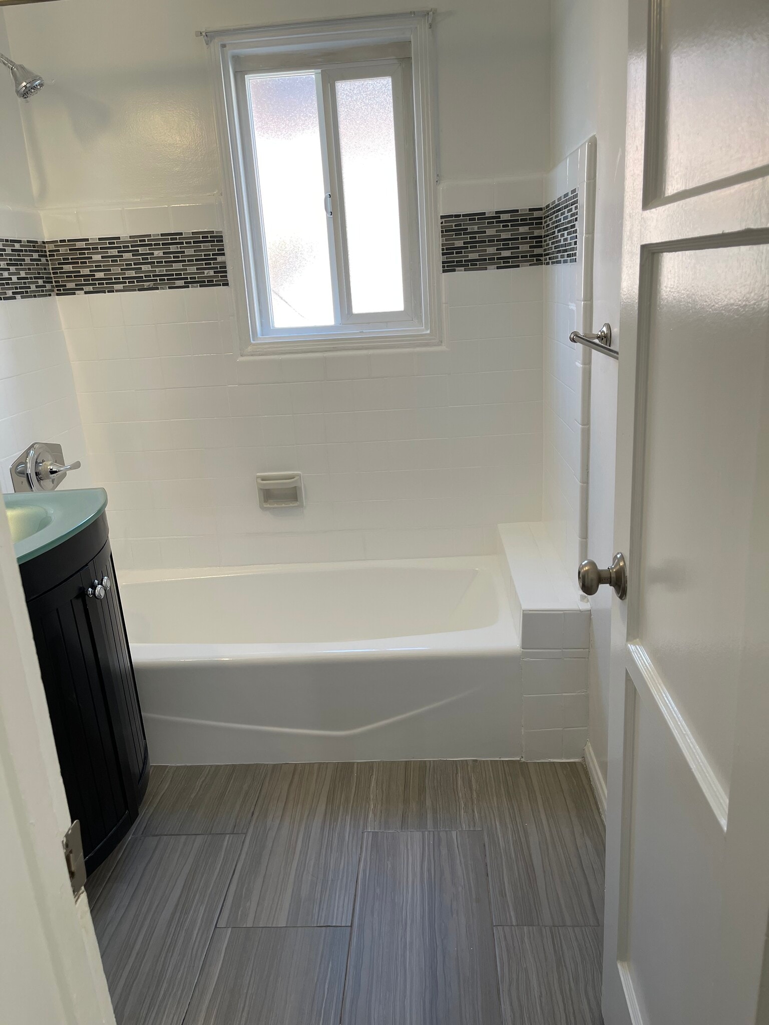 Building Photo - 702 S Pacific Coast Hwy