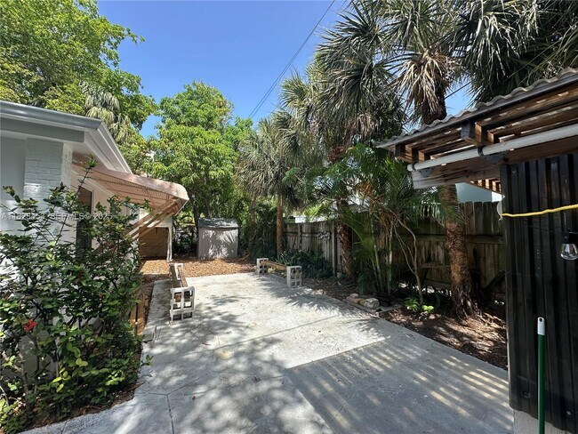 Building Photo - 201 E 28th St