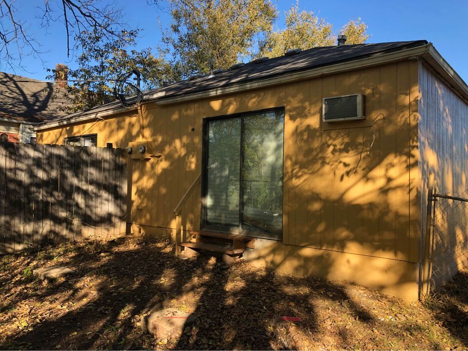 Building Photo - 300 N Thorpe St