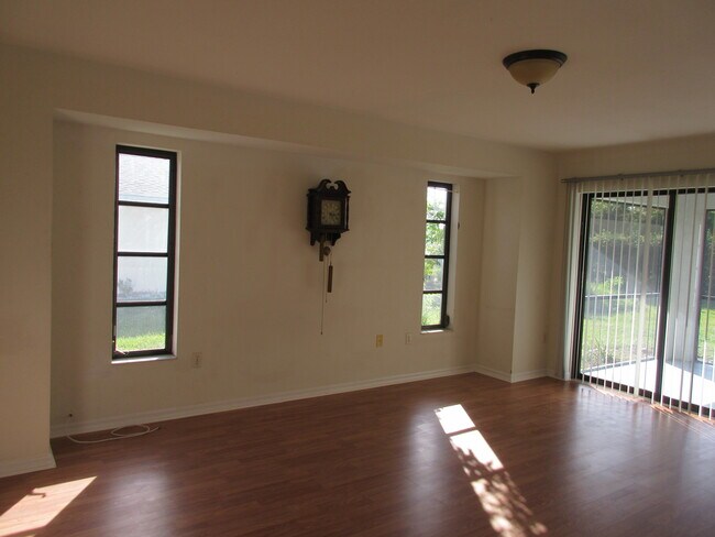 Building Photo - 463 Gallegos St