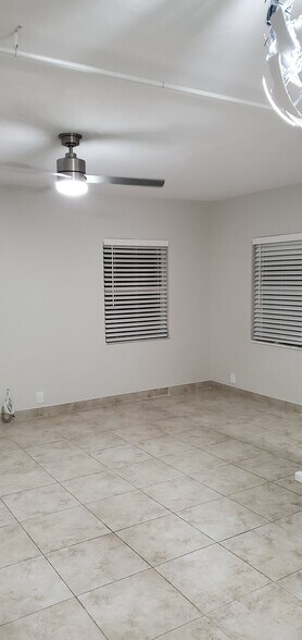 Building Photo - 1017 N 16th Ct