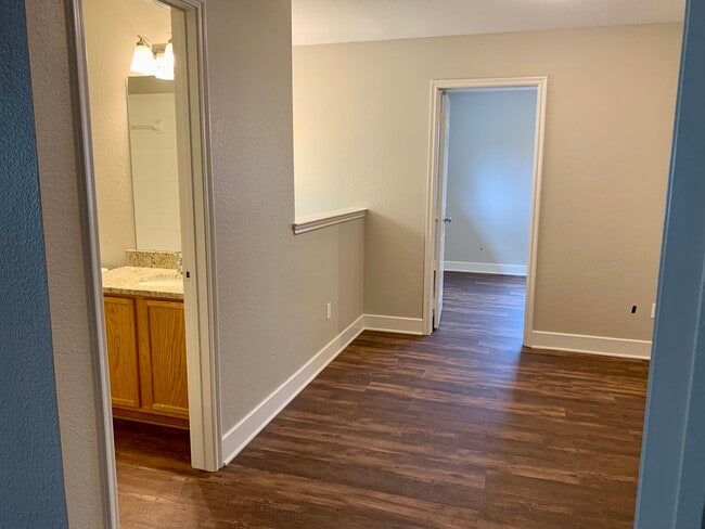 Building Photo - 1709 Southridge Ln