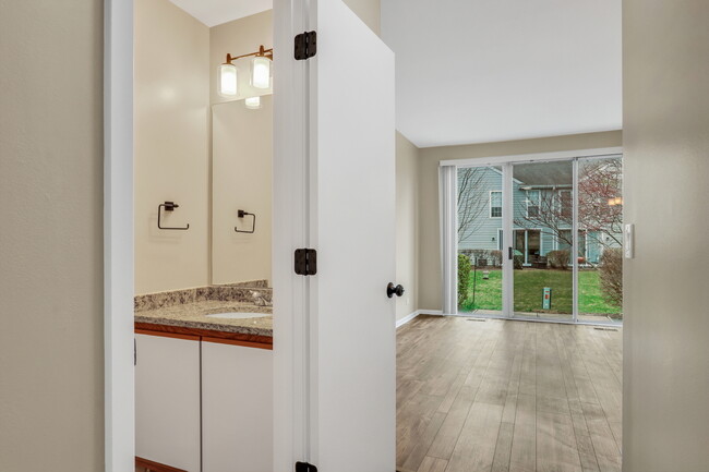 Building Photo - 1625 Woodcrest Cir