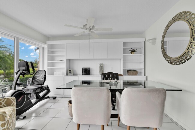 Building Photo - 450 French Royale Cir