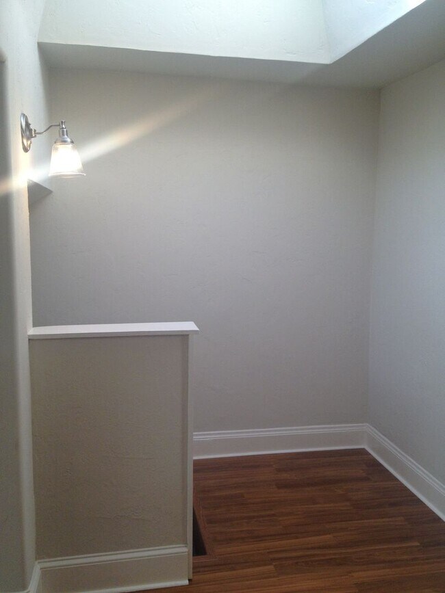 Building Photo - CM530L
