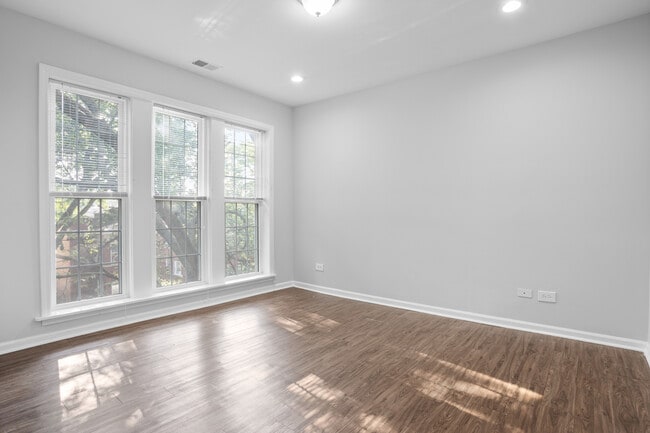 Building Photo - 7722 N Ashland Ave