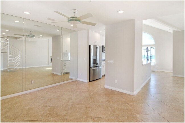 Building Photo - Oceanfront Penthouse in Huntington Beach!!