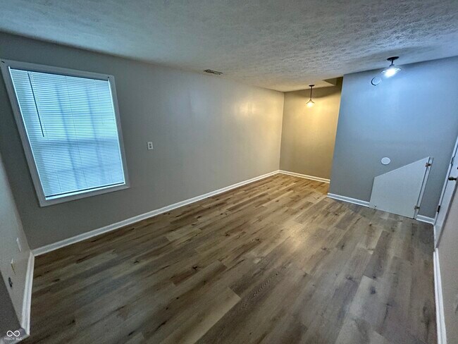 Building Photo - 3039 Armory Dr
