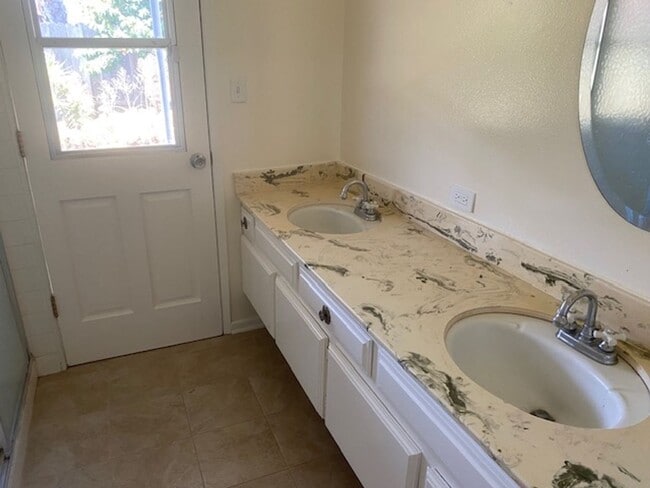 Building Photo - 4 bedroom Camarillo home