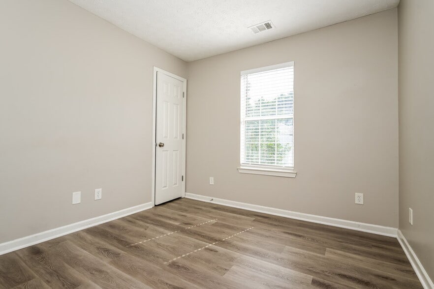 Building Photo - 3300 Rockmill Dr