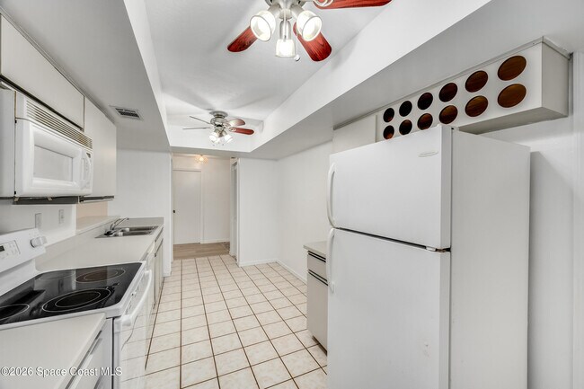 Building Photo - 105 La Costa St