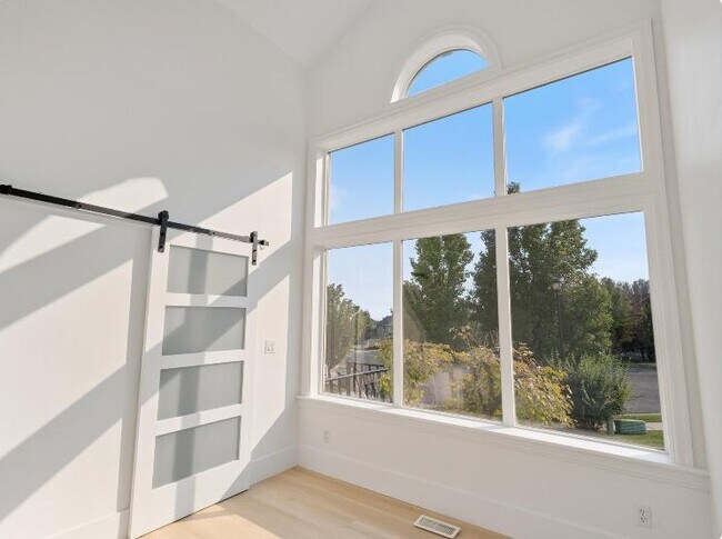 Building Photo - 636 N 1280 E