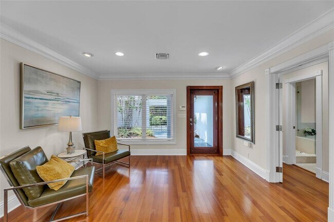 Building Photo - 2840 NE 26th Ct