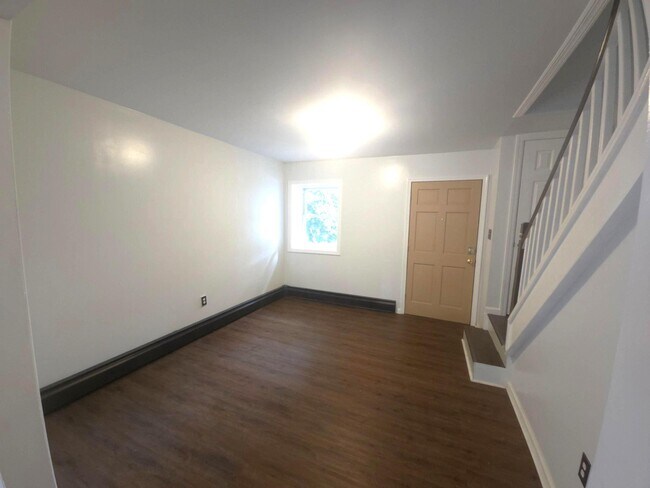 Building Photo - 428 Croyden Rd
