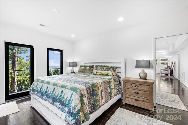 Building Photo - 49 Castle Ct