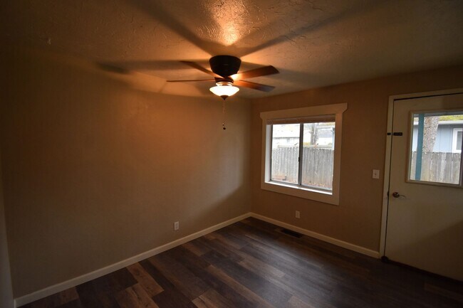 Building Photo - Modern home tucked away in the adorable little town of Brownsville.
