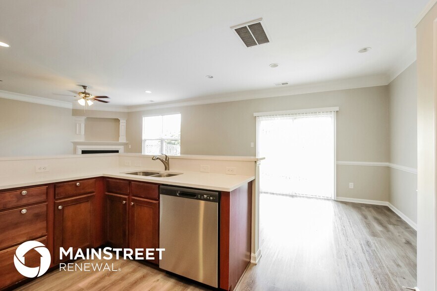 Building Photo - 4208 Bathurst Dr