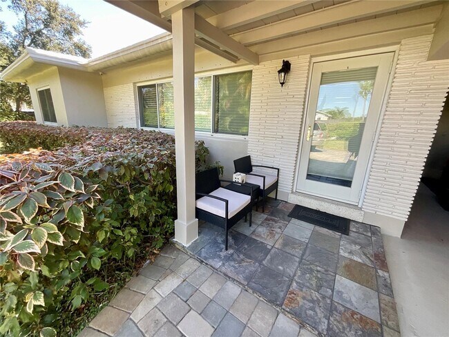 Building Photo - 4520 SW 24th Ave