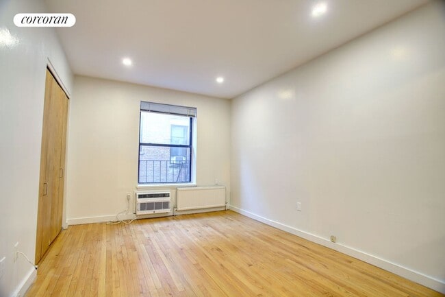 Primary Photo - 423 Amsterdam Ave